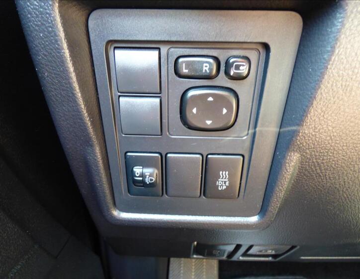 Toyota Land Cruiser 16