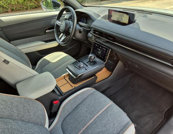 Mazda MX-30 12