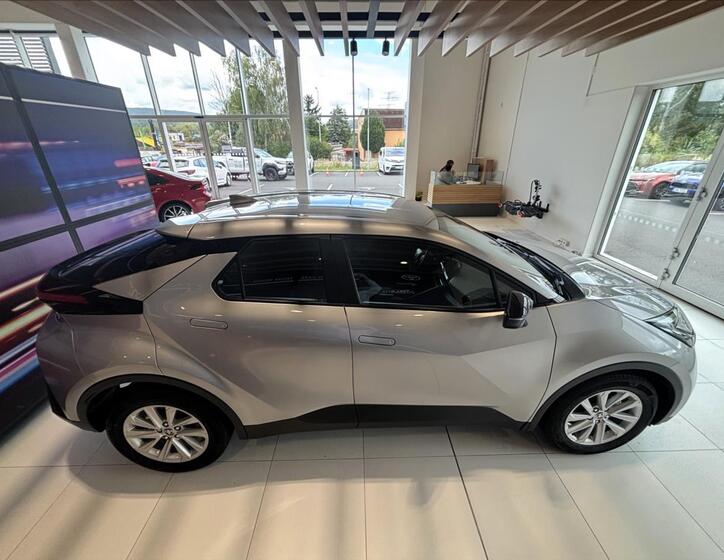 Toyota C-HR 8