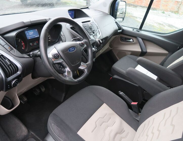 Ford Tourneo Custom 31