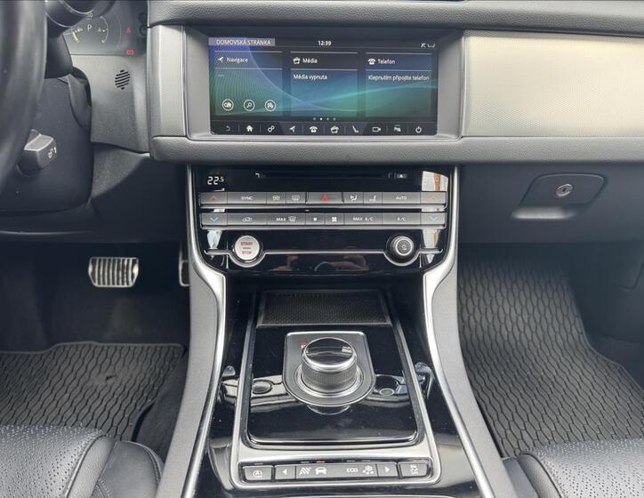 Jaguar XF 15