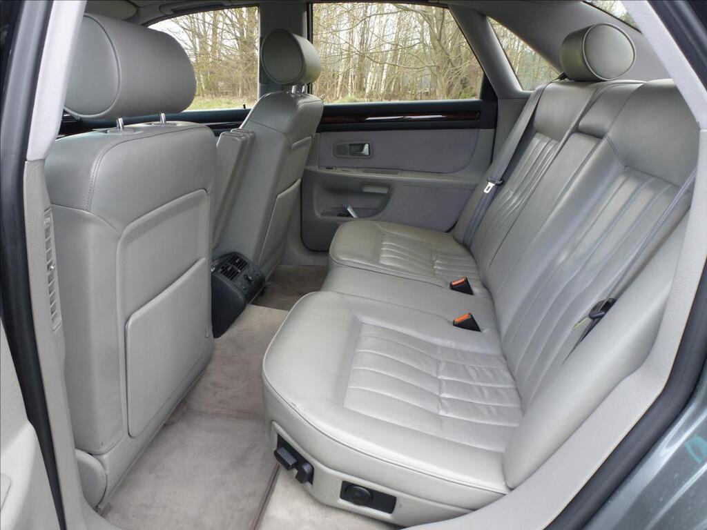 Audi A8 26