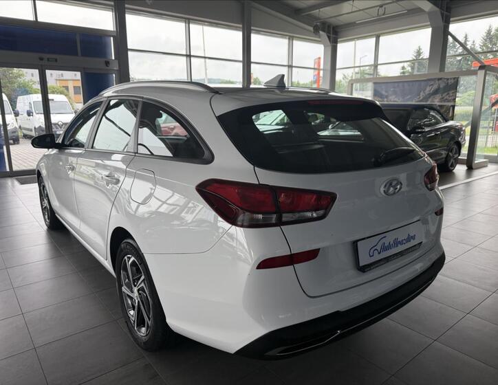 Hyundai i30 4
