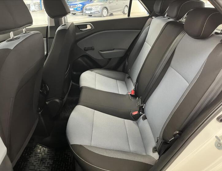Hyundai i20 16