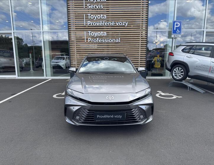 Toyota Camry 4