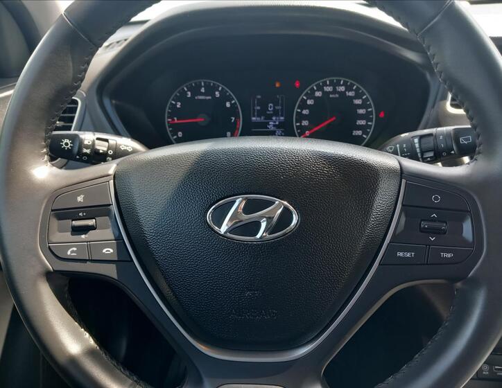 Hyundai i20 10