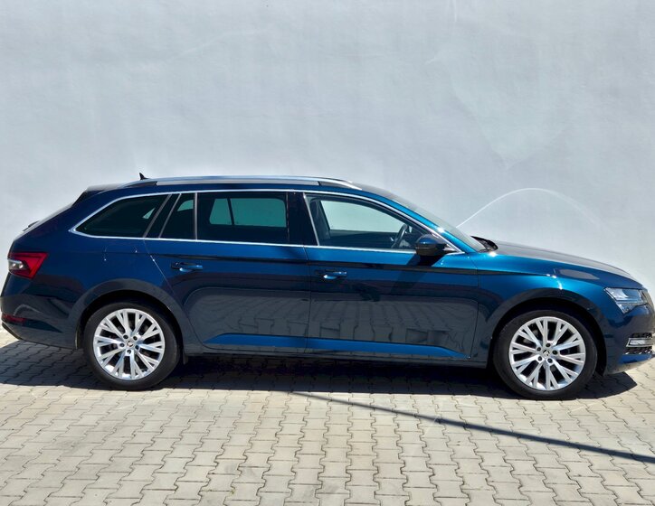 Škoda Superb 9