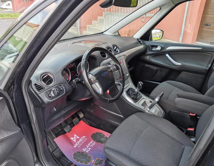 Ford Galaxy 11