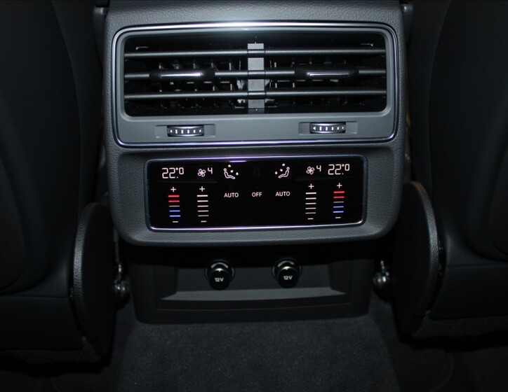 Audi Q8 28