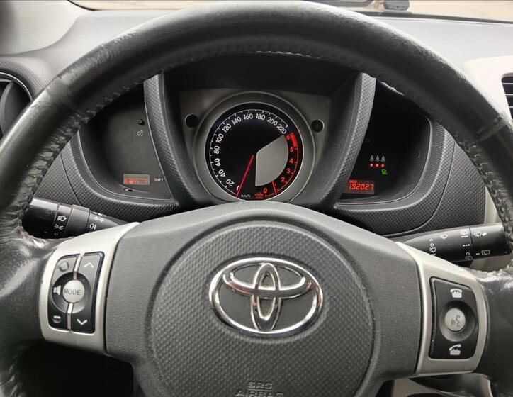 Toyota Urban Cruiser 23