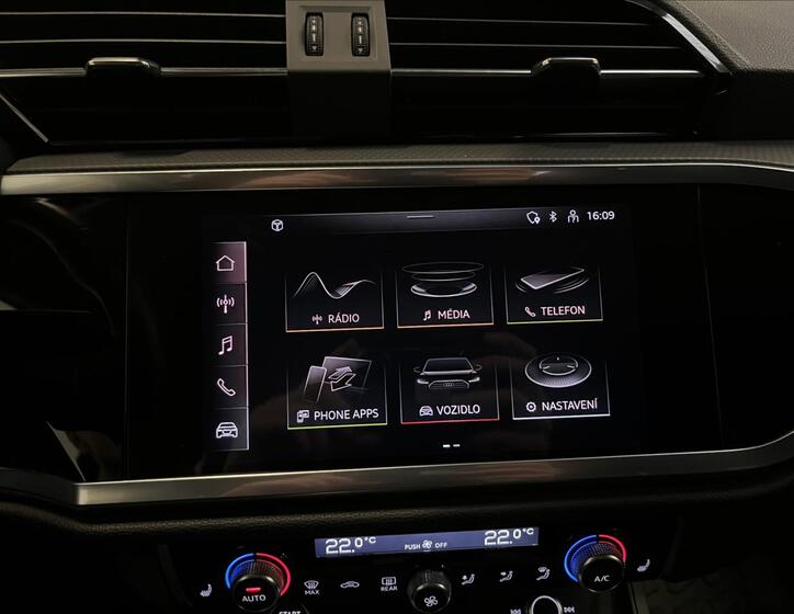 Audi Q3 8