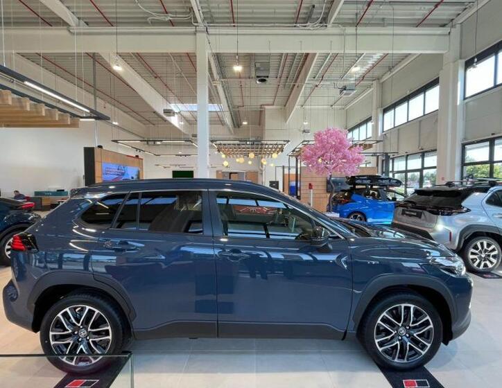 Toyota Corolla Cross 8
