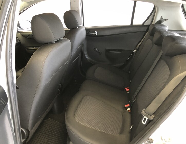 Hyundai i20 10