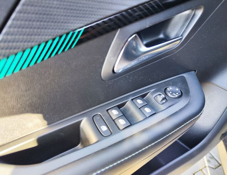 Peugeot 208 30