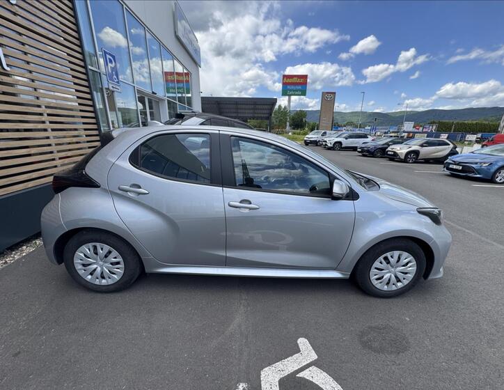 Toyota Yaris 17