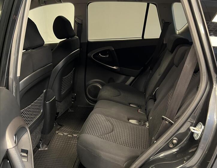 Toyota RAV4 8
