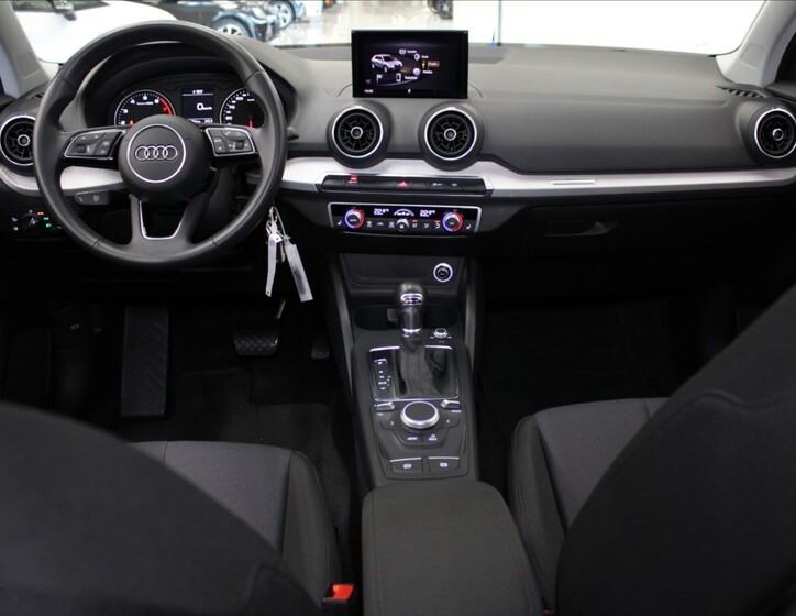 Audi Q2 8