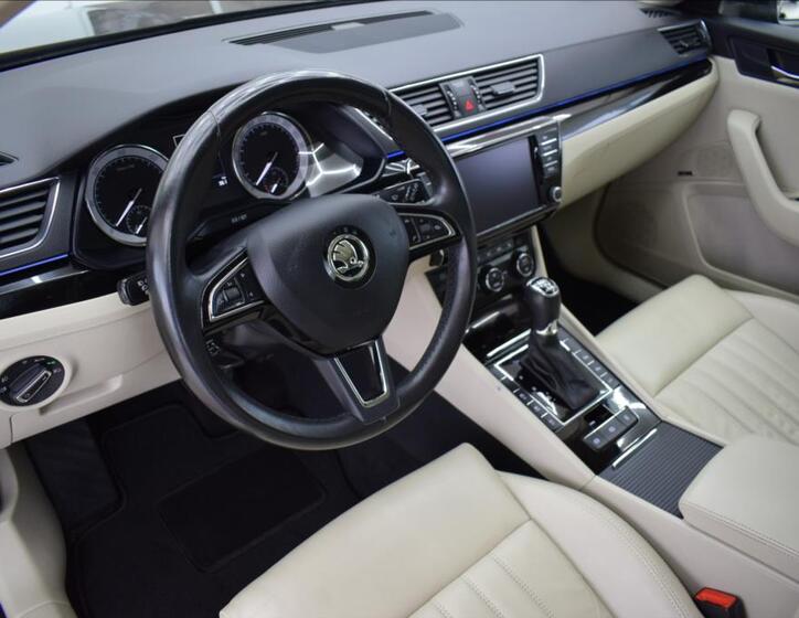 Škoda Superb 9