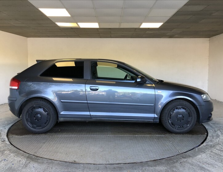 Audi A3 8
