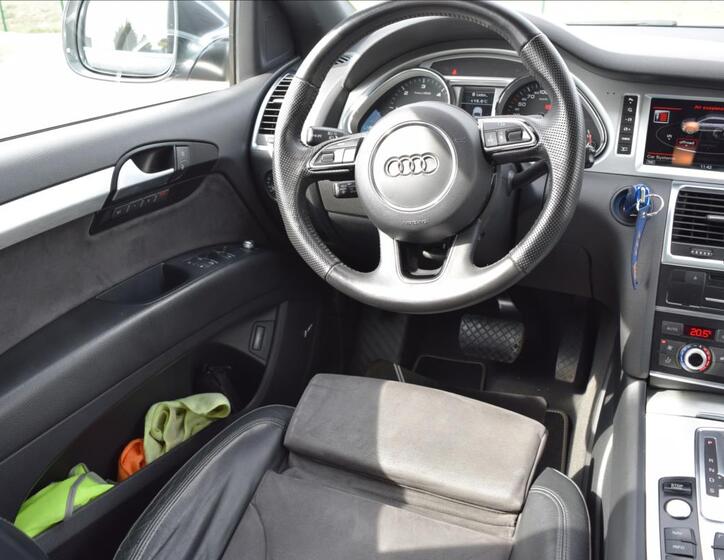 Audi Q7 25