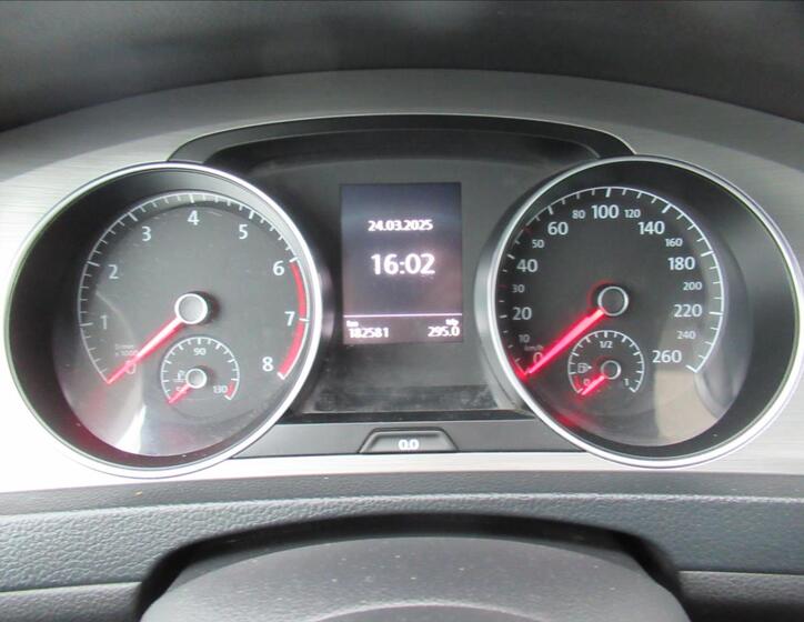 Volkswagen Golf 16