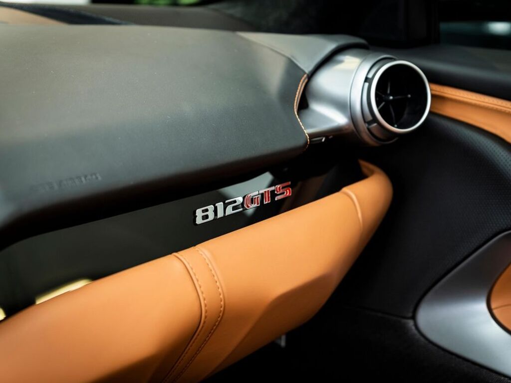 Ferrari 812 18