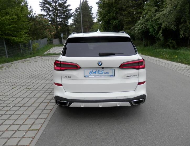 BMW X5 8