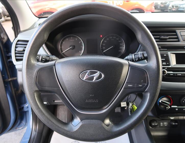 Hyundai i20 15