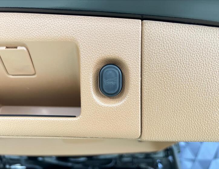 Cadillac Escalade 30