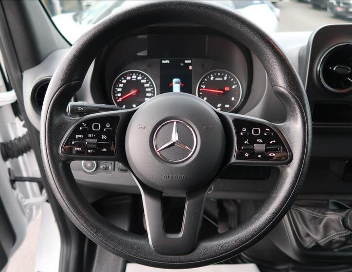 Mercedes-Benz Sprinter 16