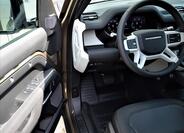 Land Rover Defender 6