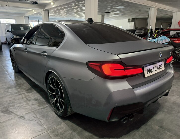 BMW M5 4