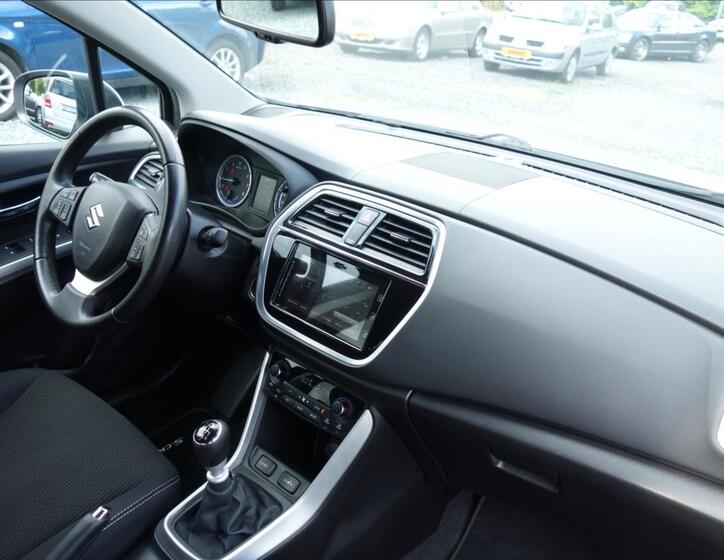 Suzuki S-Cross 12