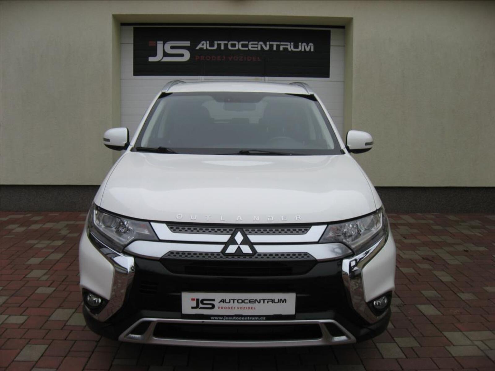 Mitsubishi Outlander 3