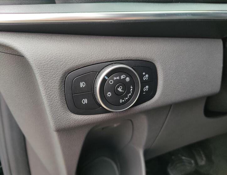Ford Tourneo Custom 21