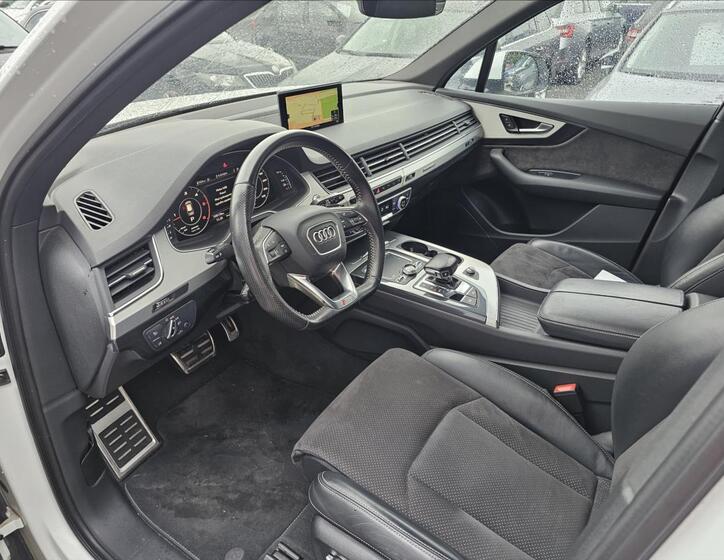 Audi Q7 10