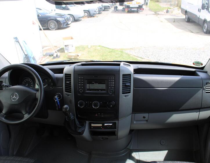 Mercedes-Benz Sprinter 11