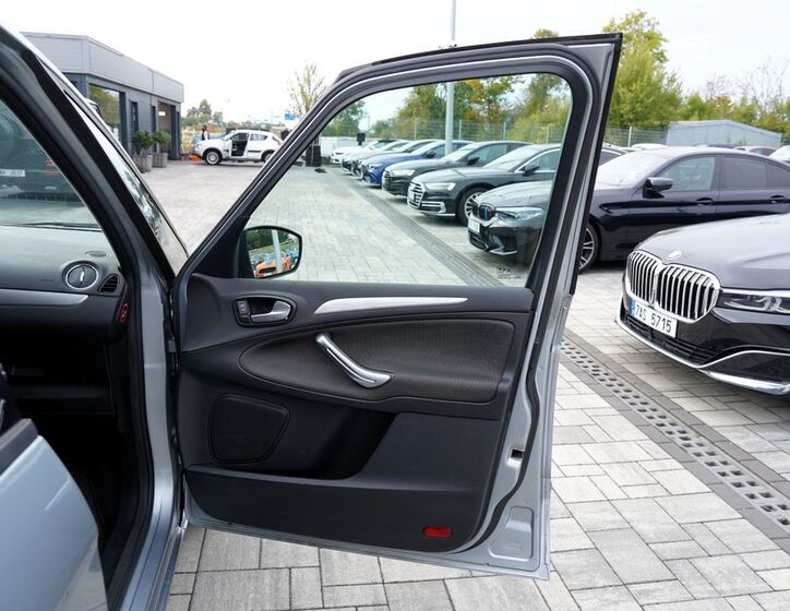 Ford Galaxy 19
