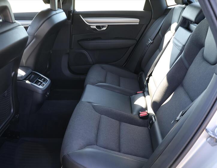 Volvo S90 13