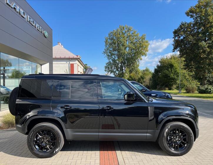 Land Rover Defender 4