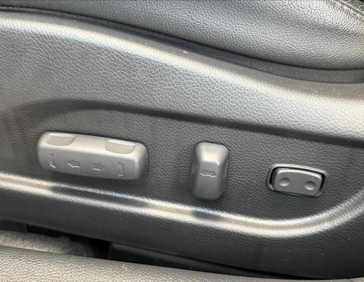 Jaguar XF 28