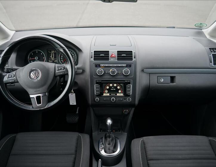 Volkswagen Touran 8