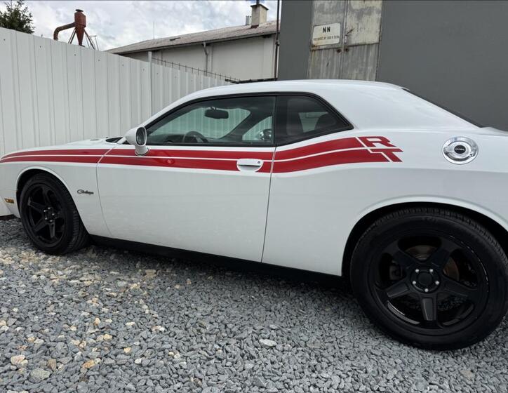 Dodge Challenger 23