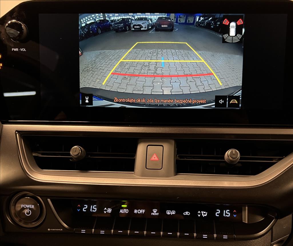 Lexus UX 300h