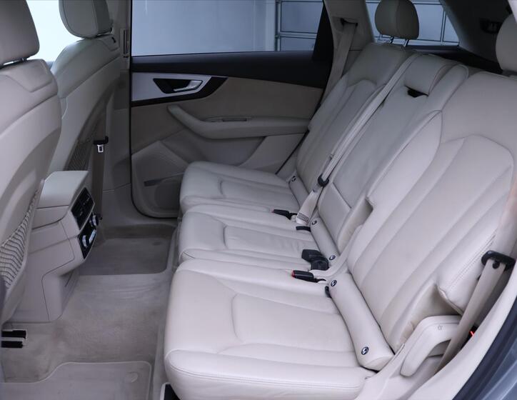 Audi Q7 19