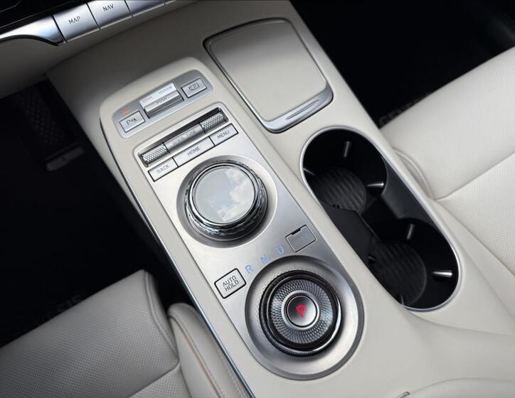 Hyundai Genesis 18