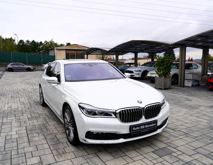 BMW Řada 7 8