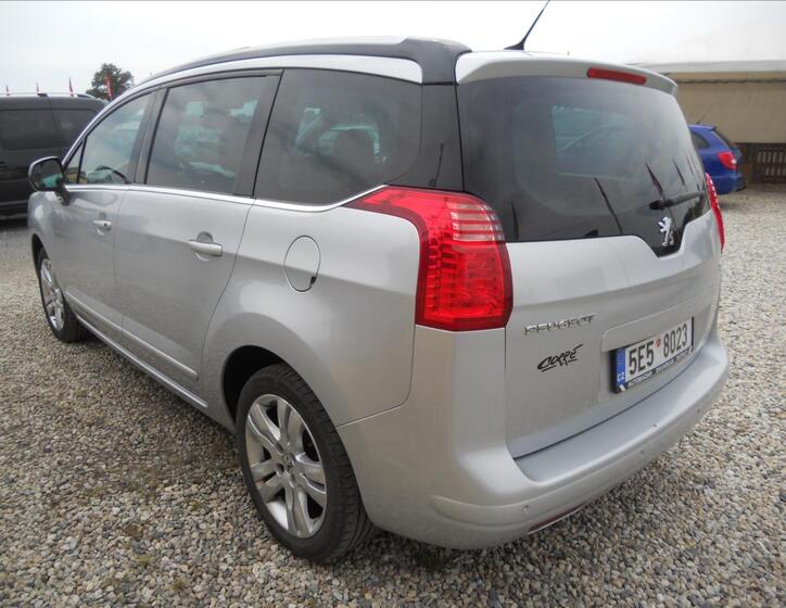 Peugeot 5008 8