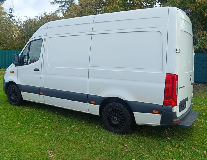 Mercedes-Benz Sprinter 2
