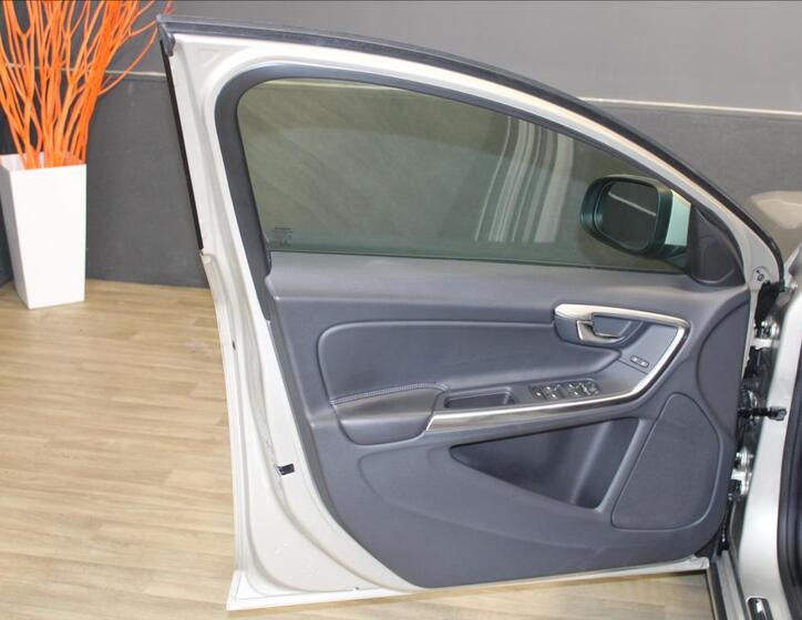 Volvo V60 11